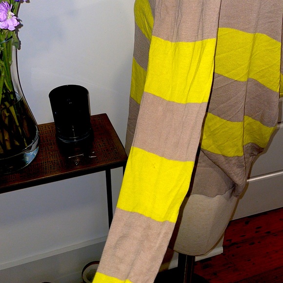 BCBGMAXAZRIA YELLOW AND TAN STRIPE TOP WITH OPEN BACK - Picture 3 of 5